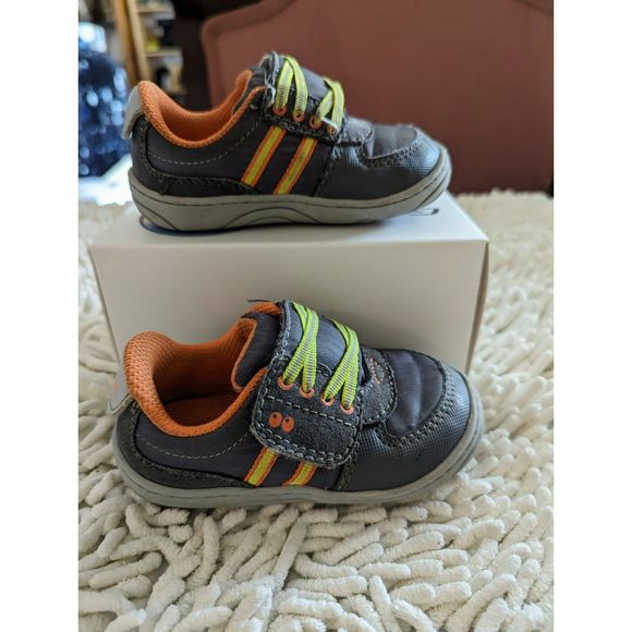 Bundle of 2 boys sneakers (Surprize & Genunine Kids from Oshkosh)   SZ 5 - Picture 8 of 12